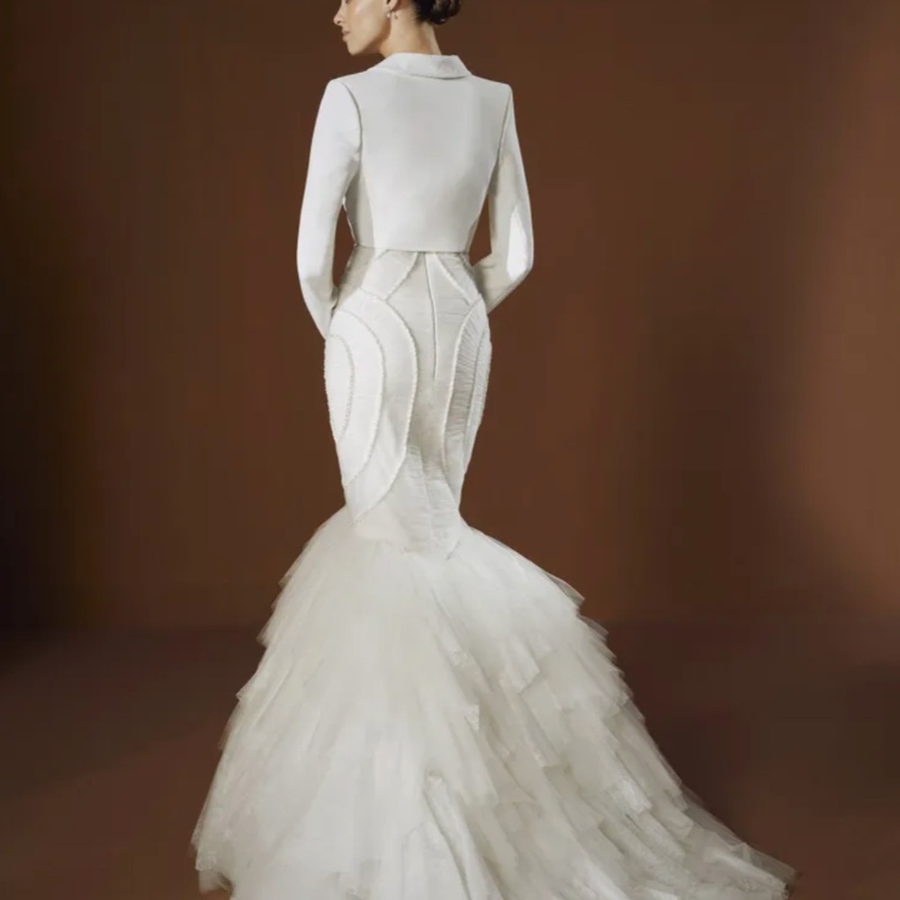 PRONOVIAS - 'Lana' Wedding Dress - Size US10 - MSRP $6290 - NWT - SAVE $5000 - Picture 3 of 12